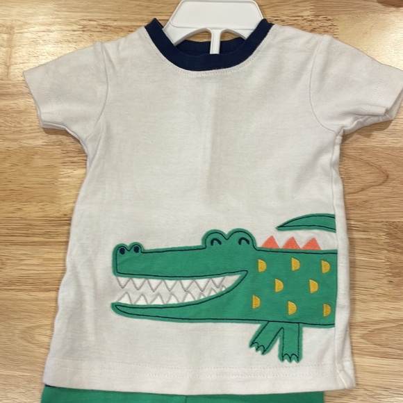 NWOT 12month Carters outfit brand new without tags  never worn - Picture 4 of 6